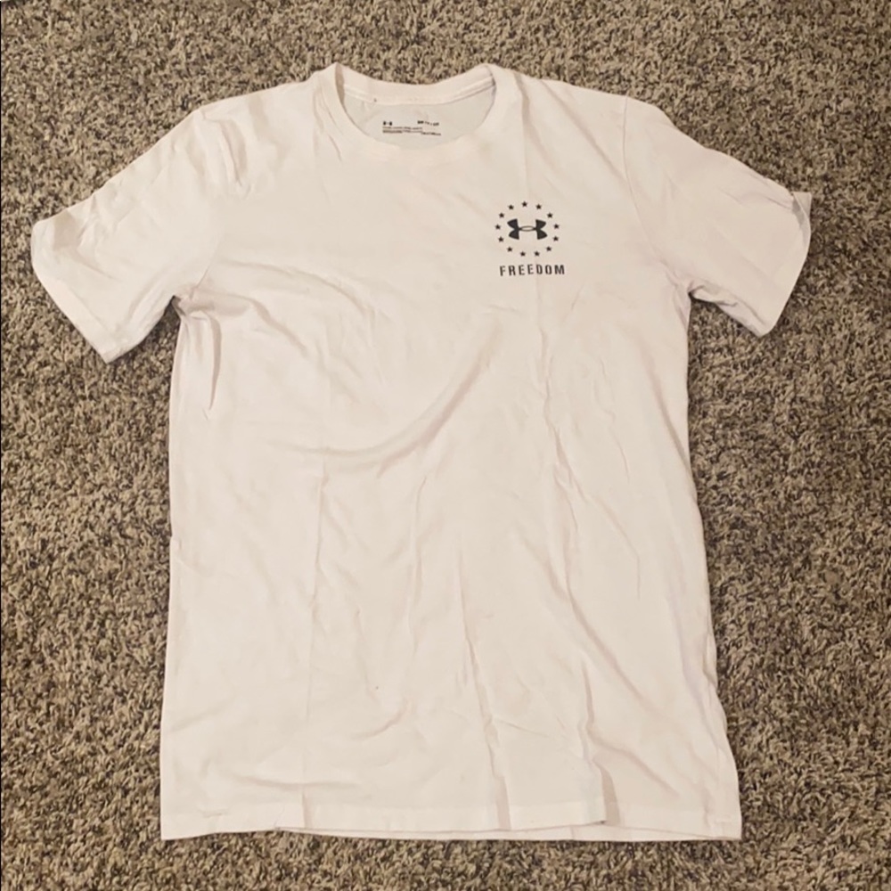 Small Men’s Under Armour t-shirt